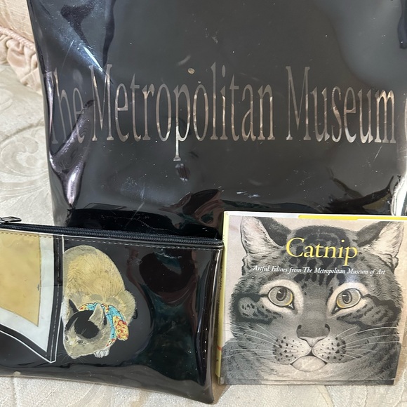 MET bag & pouch featuring CATNIP: Cats of the Met - Picture 4 of 10